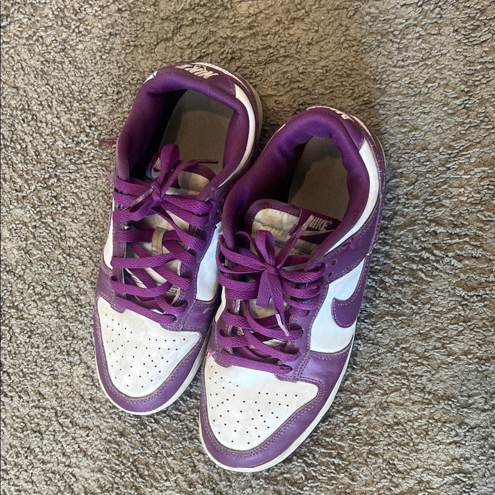 Nike White and Purple Low-Top Sneakers